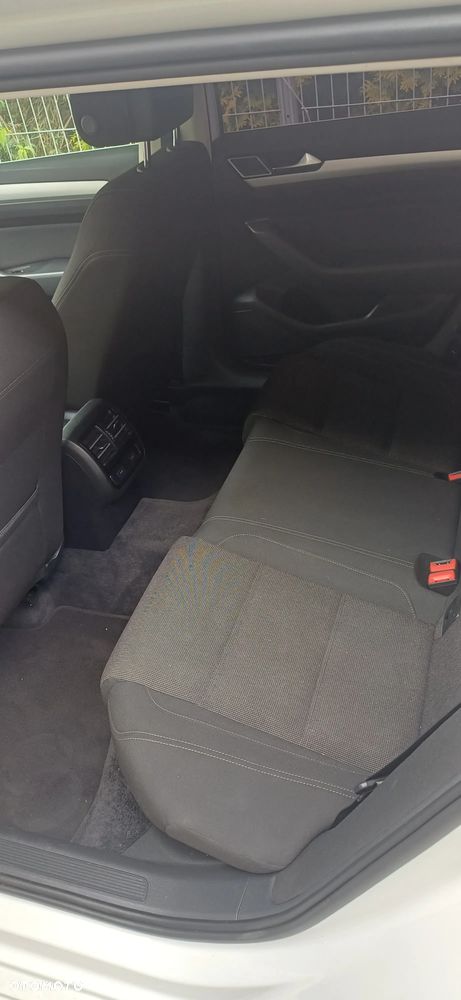 Volkswagen Passat - 9