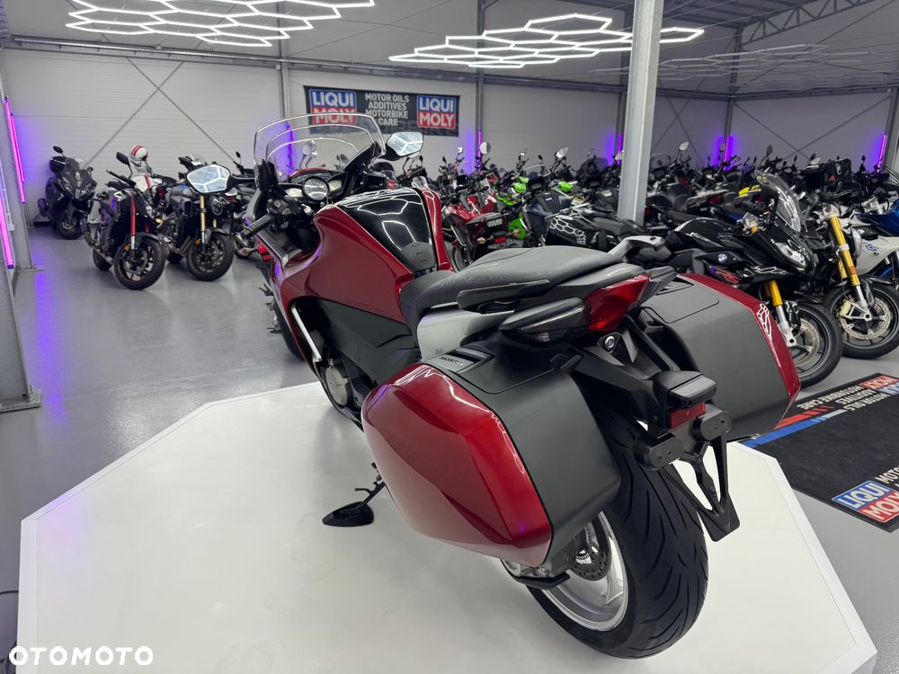 Honda VFR - 7