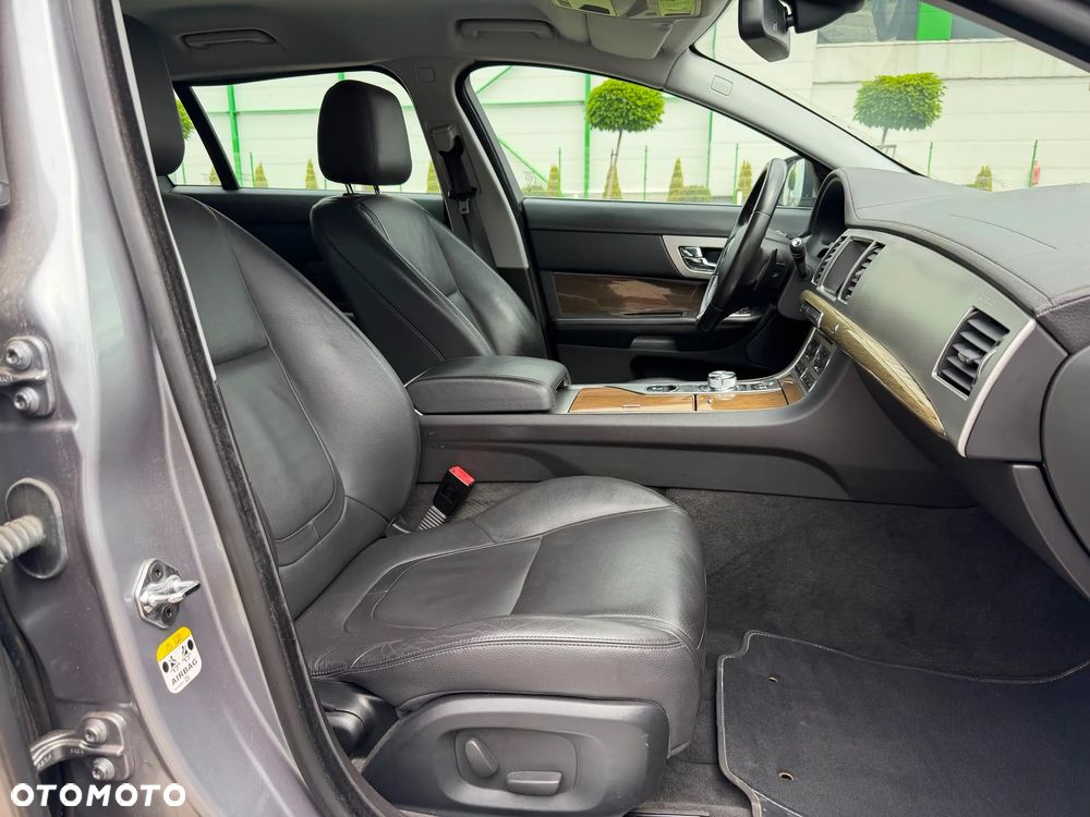 Jaguar XF 3.0 V6 D Premium Luxury - 16