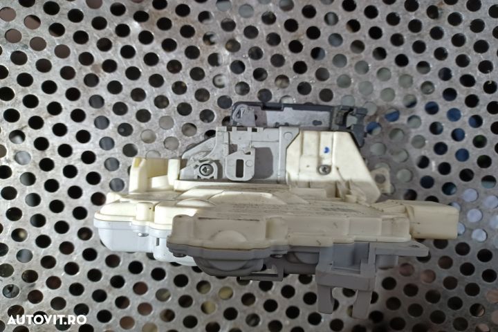 Broasca usa fata stanga 3C1837015A Volkswagen VW Golf 5 [2003 - 2009] - 3