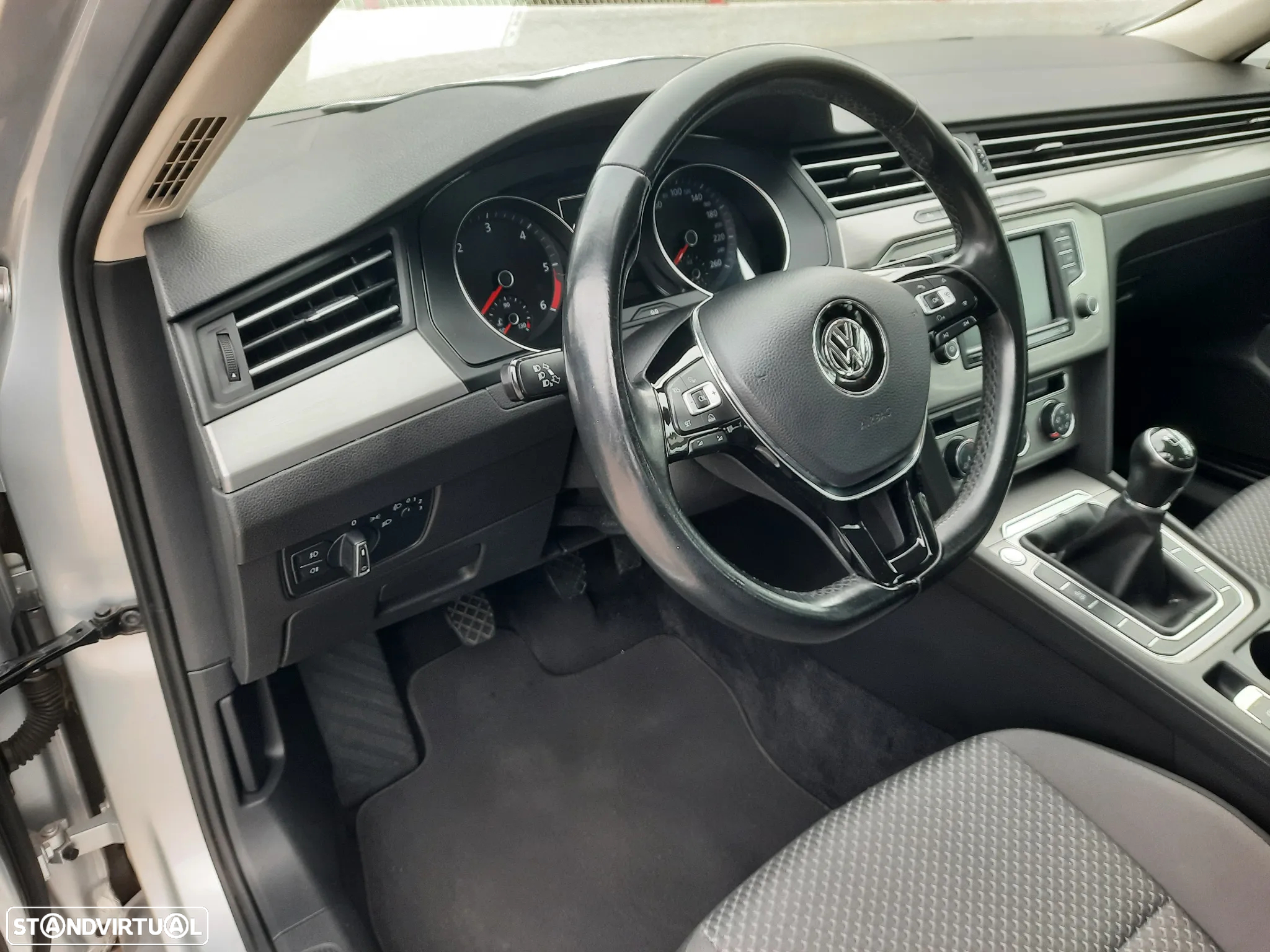 VW Passat 1.6 TDI BlueMotion - 19