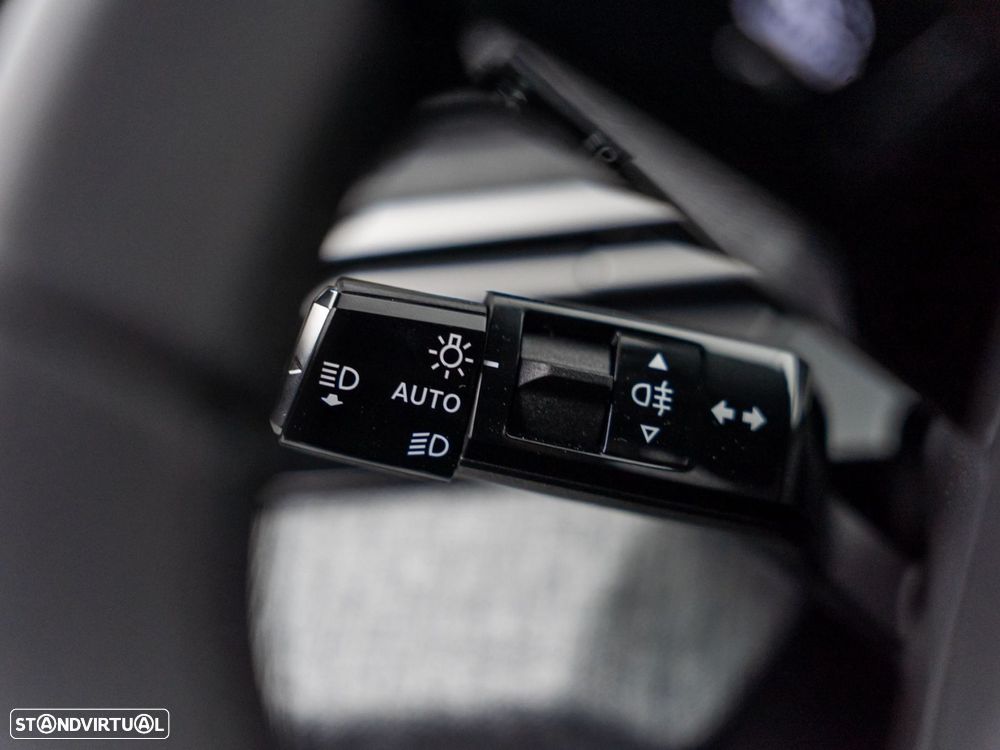 Peugeot 3008 1.2 Hybrid Allure e-DCS6 - 19