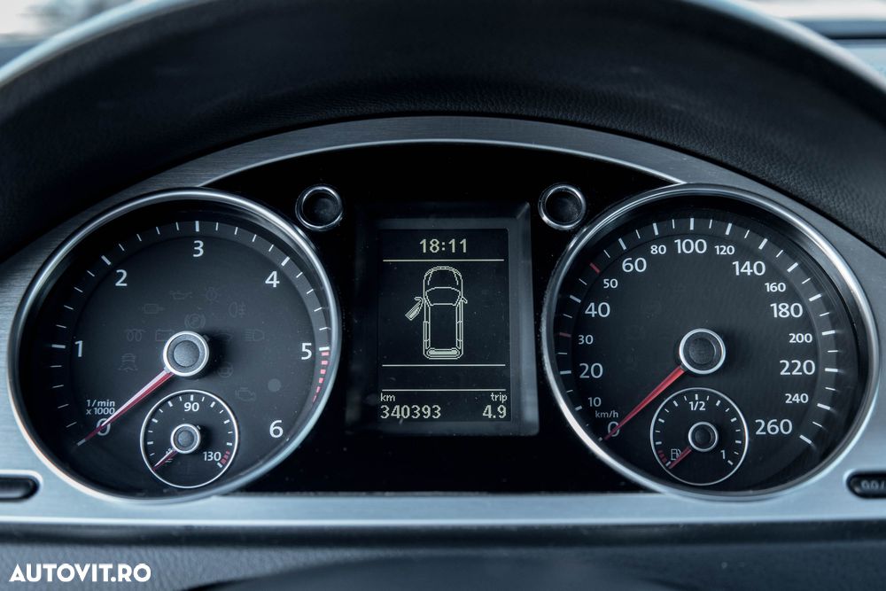 Volkswagen Passat 1.6 TDI DPF BlueMotion Technology Highline - 13