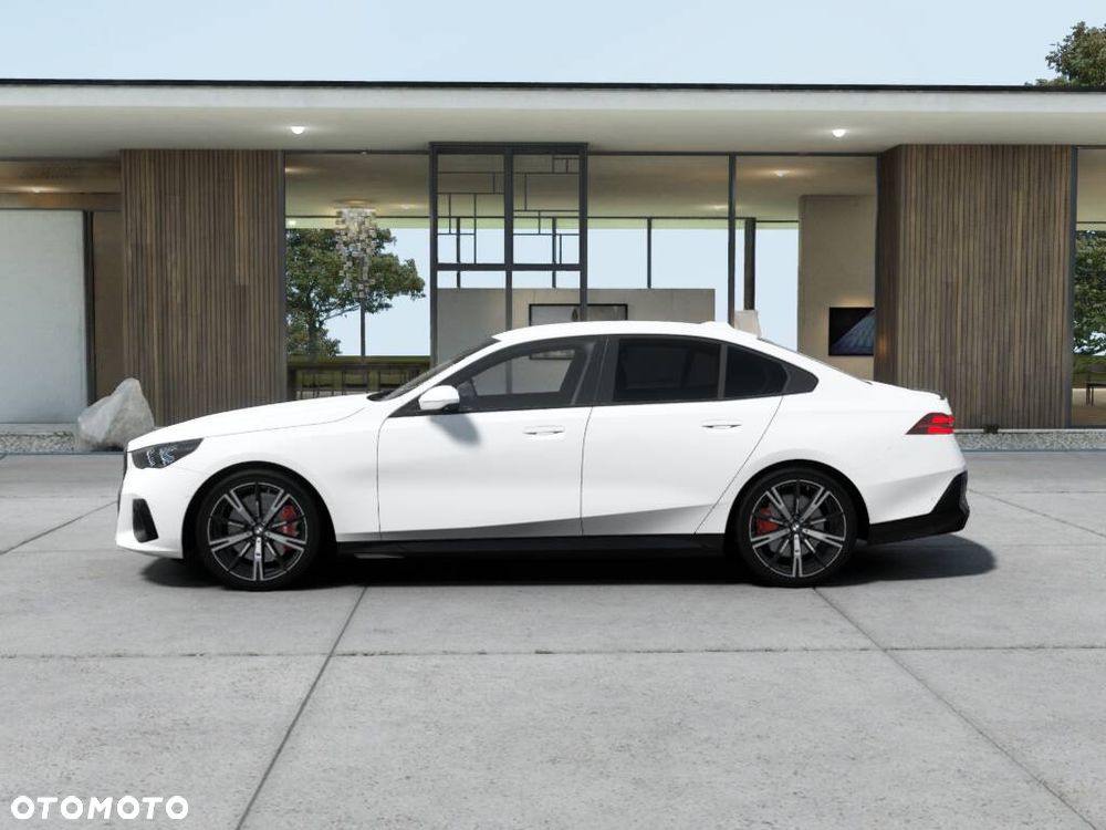 BMW Seria 5 520d xDrive mHEV M Sport - 2