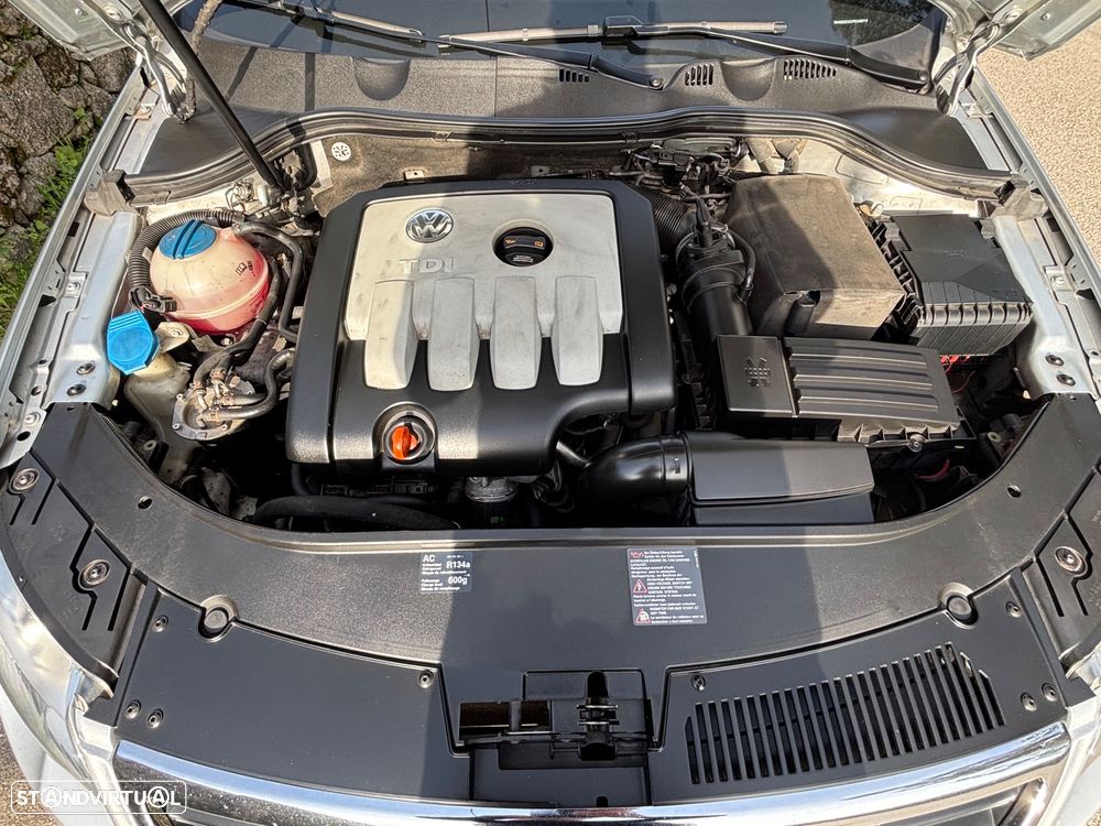 VW Passat 2.0 TDI Confortline - 24