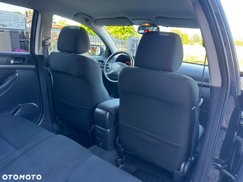 Toyota Avensis 1.8 VVT-i Executive - 31