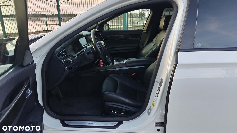 BMW Seria 7 740i Edition Exclusive - 10