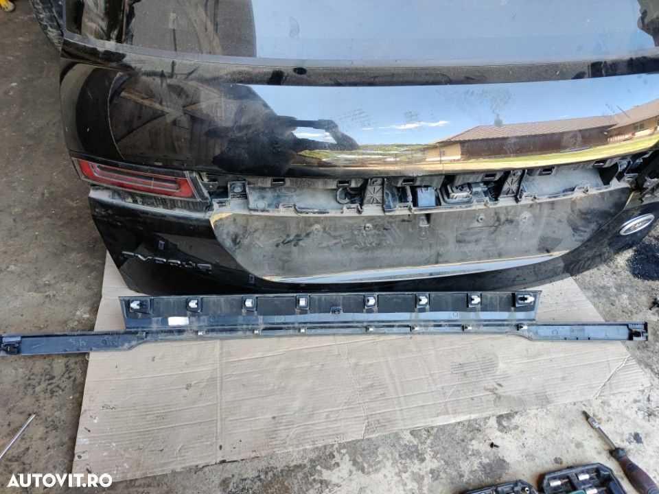 Ornament spate negru lucios central inscriprionat Range Rover Land Rover Evoque II L551 K8D2-402A30-A - 2