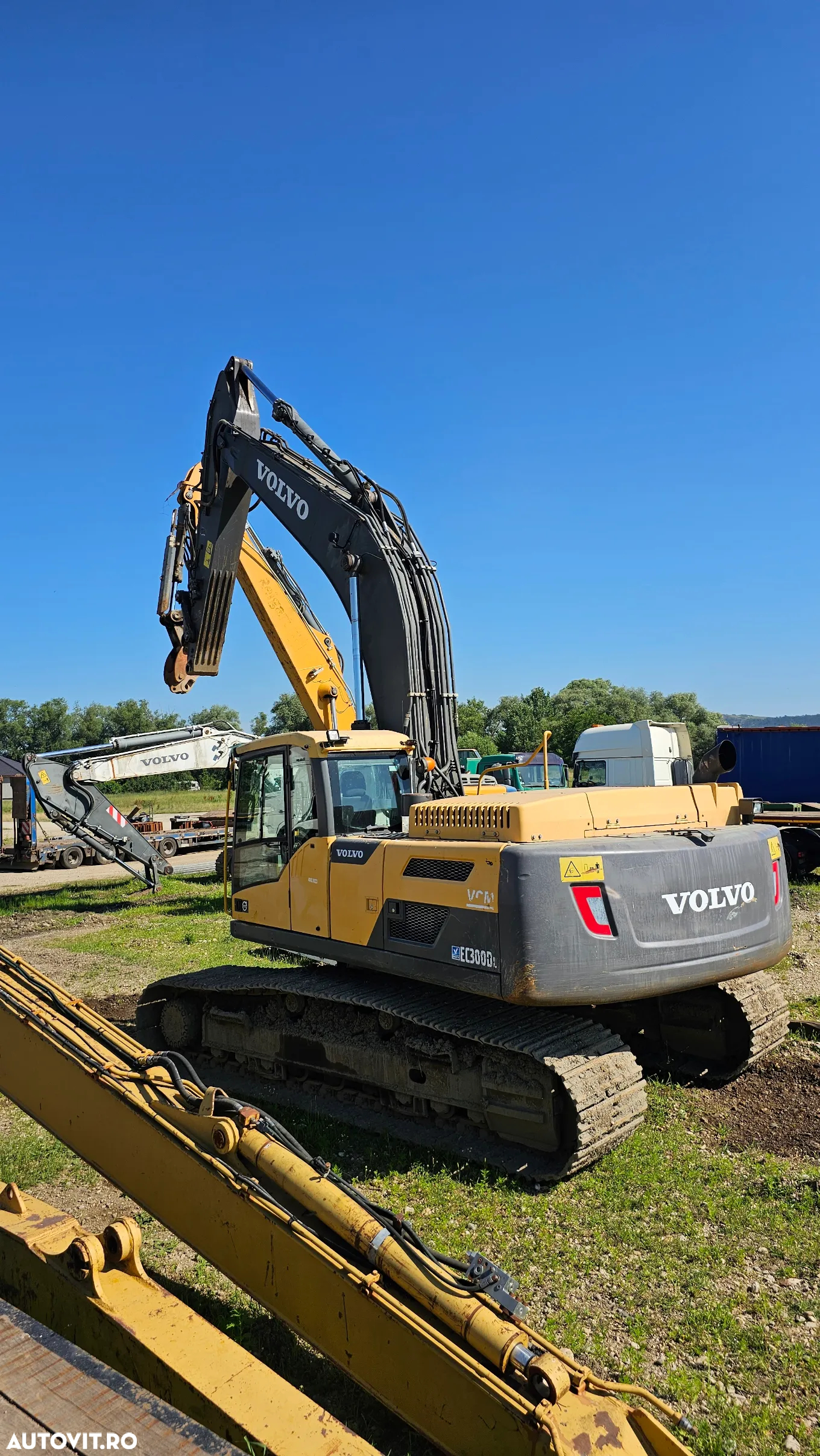 Volvo EC 300 Excavator pe senile - 13