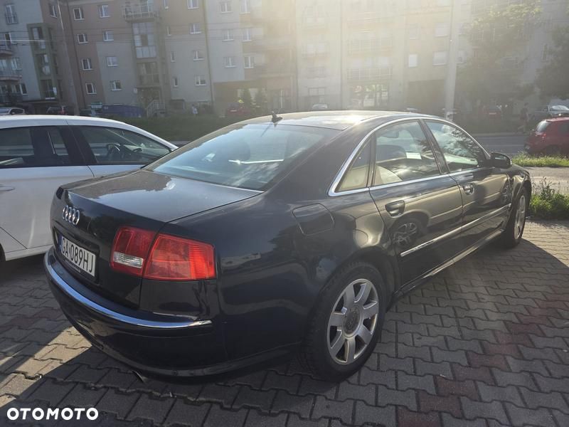 Audi A8 - 4