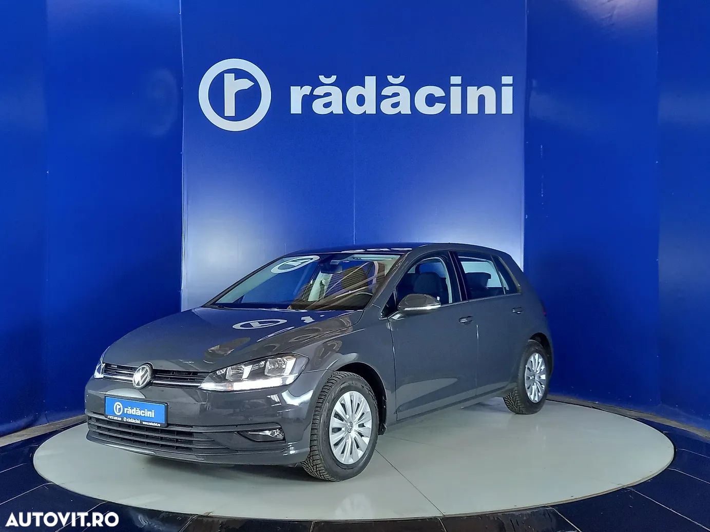 Volkswagen Golf - 1