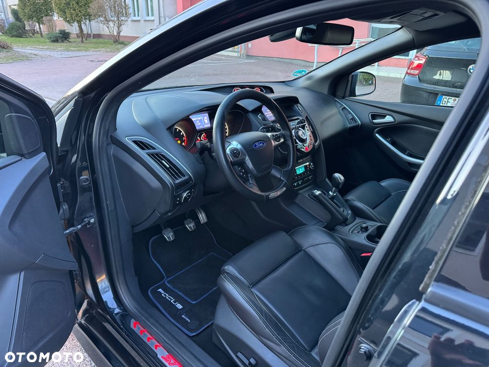 Ford Focus 2.0 EcoBoost ST mit Leder-Sport-Paket - 9