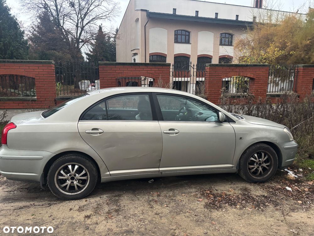 Toyota Avensis 1.8 VVT-i Automatik Sol - 4
