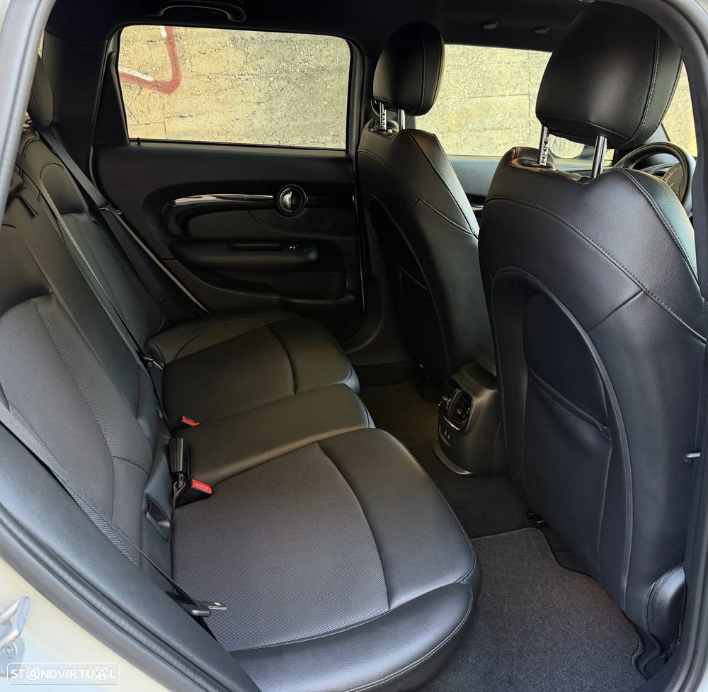 MINI Clubman Cooper D Premium Essential Auto - 22