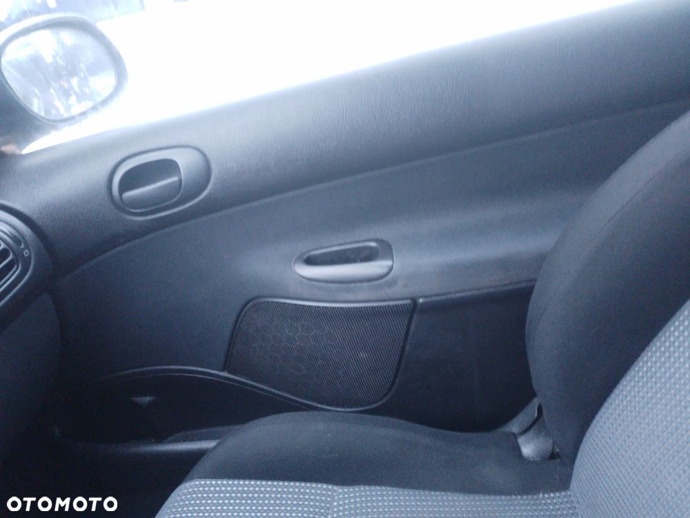 PEUGEOT 206  1.4 HDi 70 (DV4TD)- LAMPA TYŁ PRAWA LEWA - 25