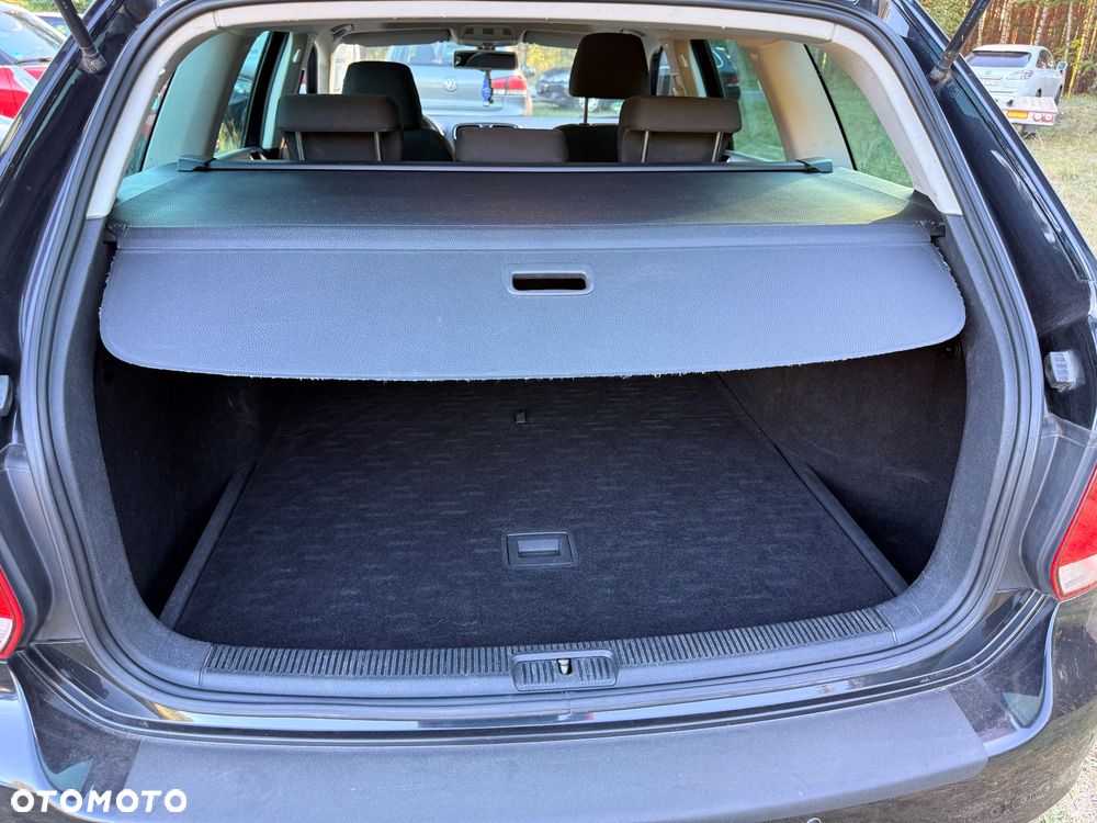 Volkswagen Golf 1.6 TDI DPF Highline - 23