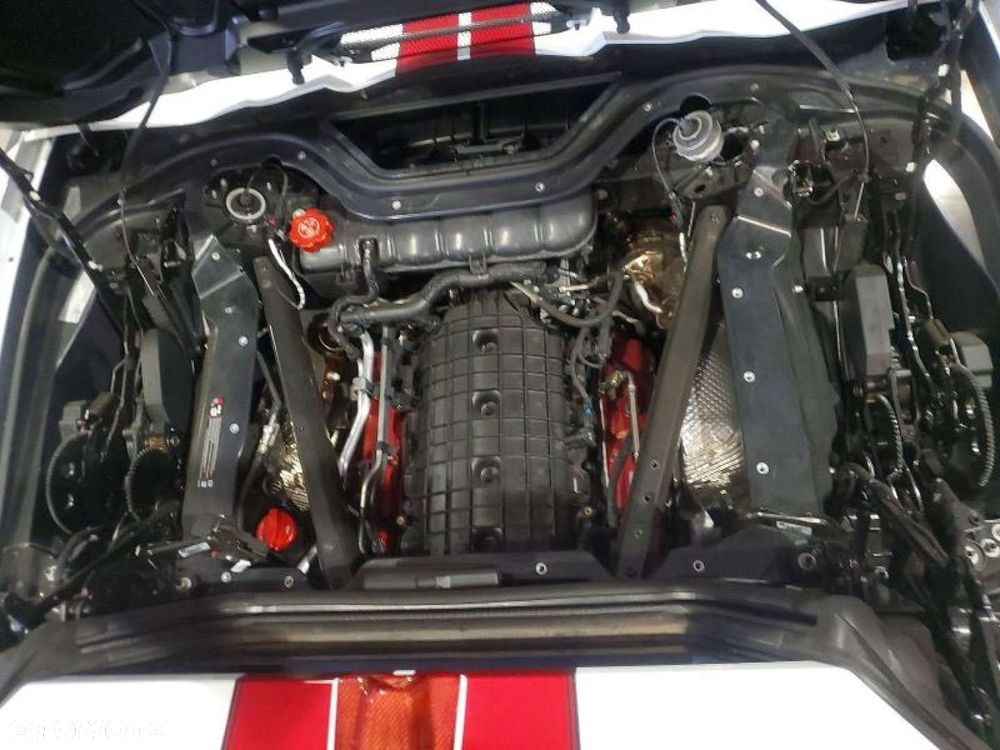 Chevrolet Corvette - 4