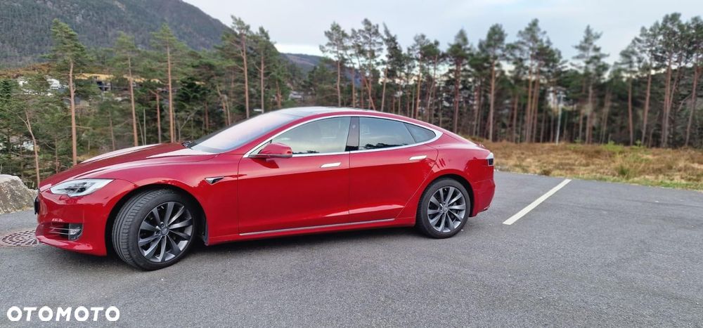 Tesla Model S - 3