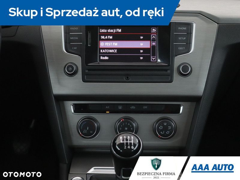 Volkswagen Passat - 15