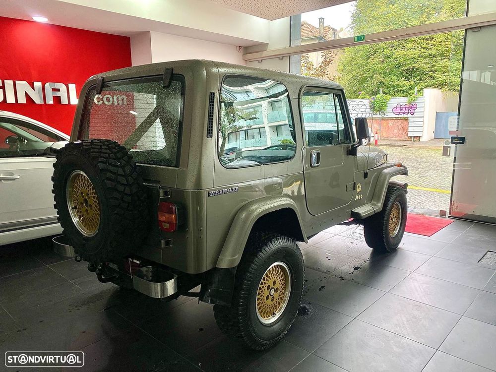 Jeep Wrangler - 6