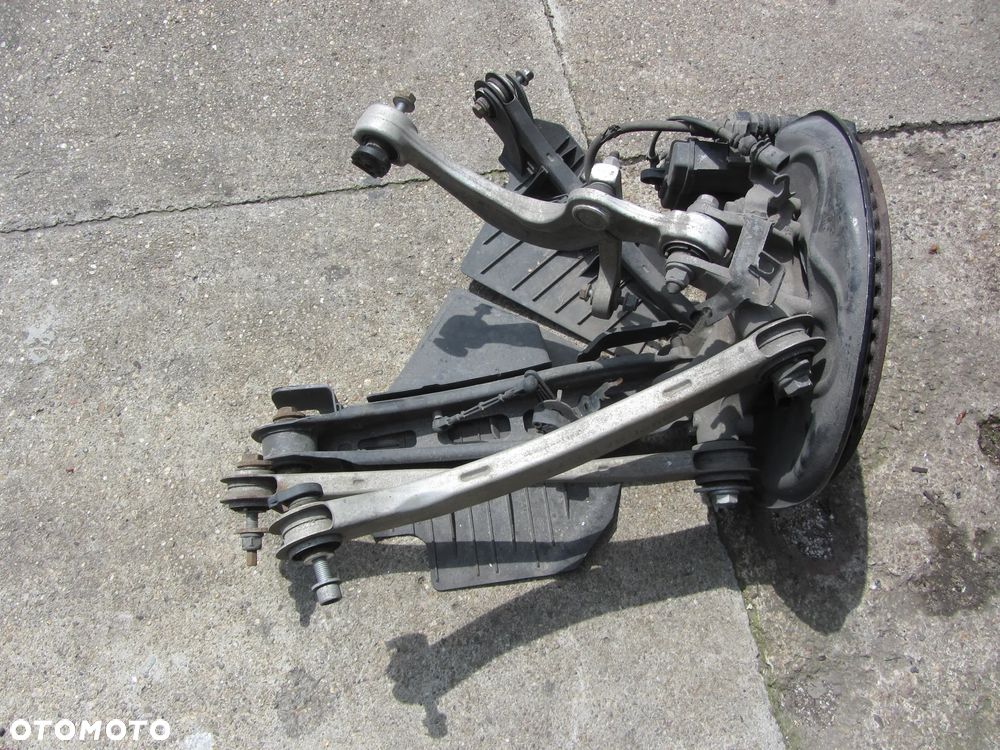 AUDI A8 D5 4N0505460 zwrotnica z wachaczami  prawy tył - 1