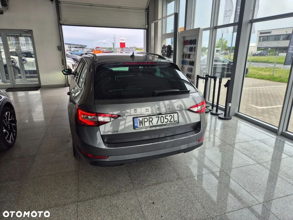 Skoda Superb 2.0 TDI SCR Ambition DSG - 8