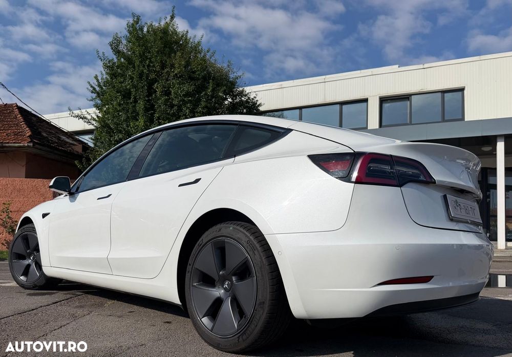 Tesla Model 3 - 3