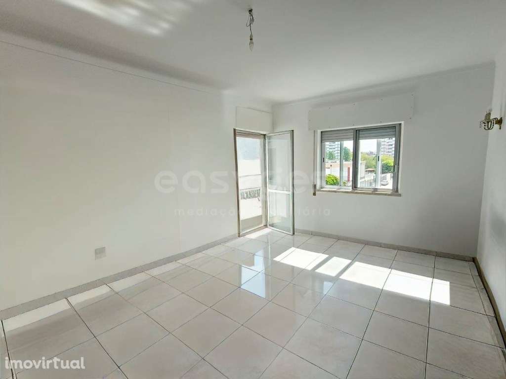 Excelente Apartamento T1 em Amora - Seixal - Grande imagem: 3/8