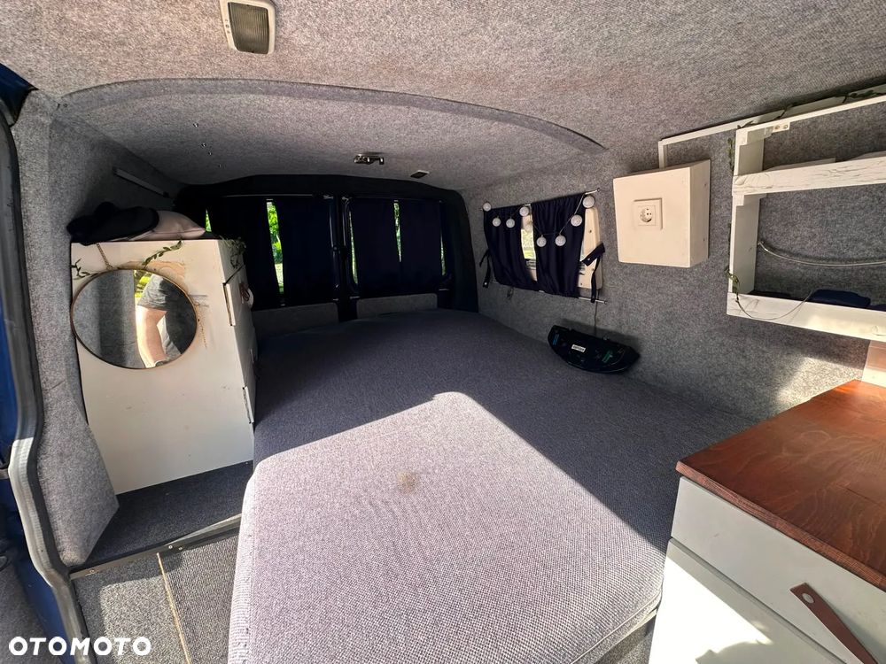 Volkswagen Transporter - 12