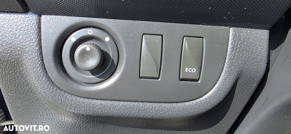 Dacia Sandero 0.9 90CP Laureate - 12