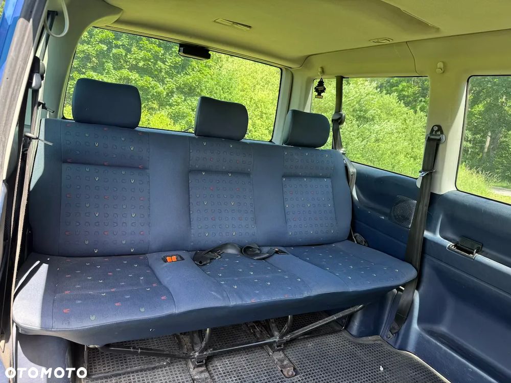 Volkswagen Caravelle - 8