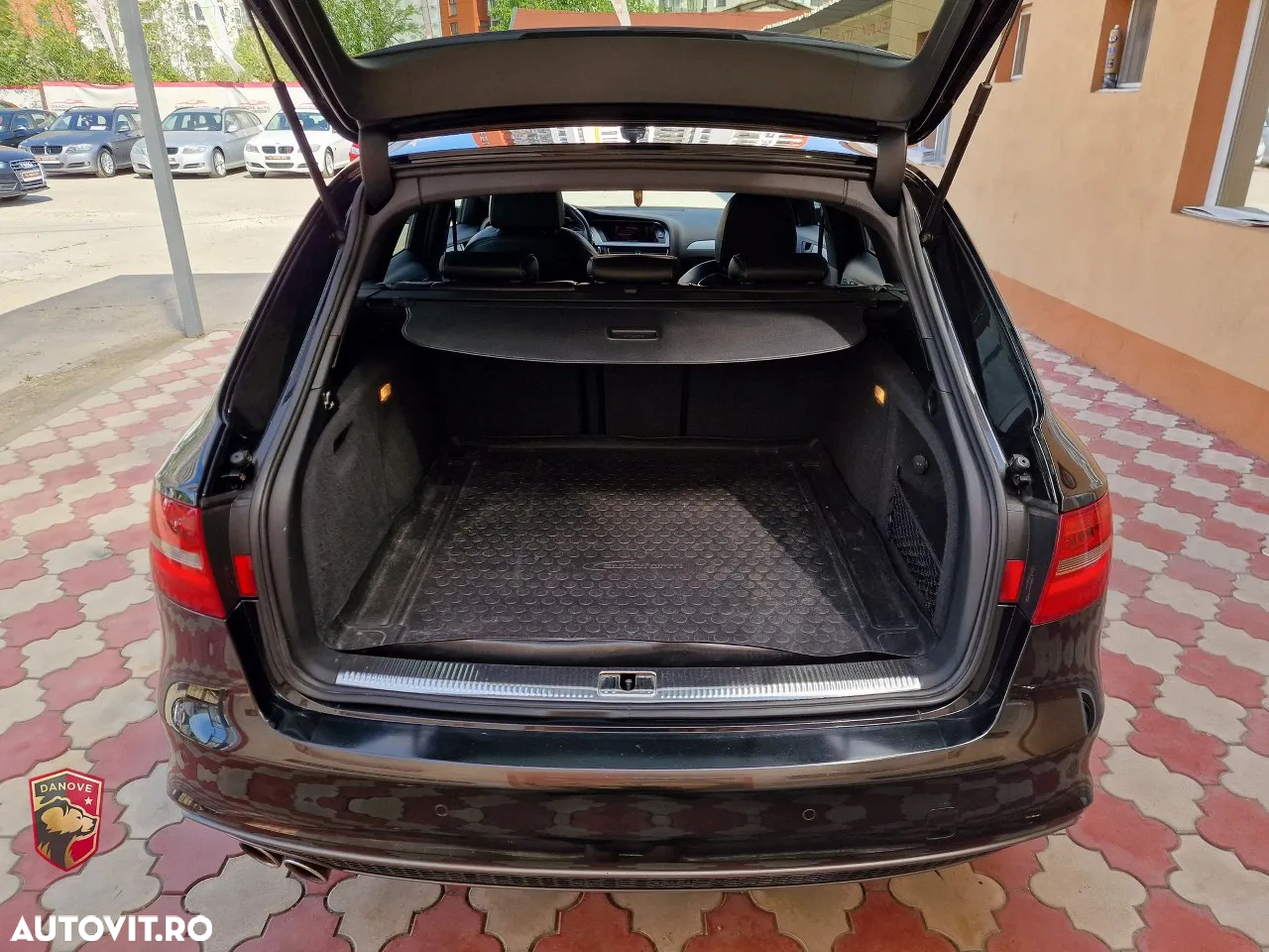 Audi A4 Avant 2.0 TDI DPF quattro S line Sportpaket - 11