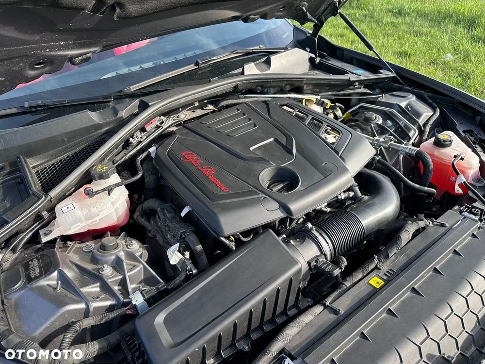 Alfa Romeo Giulia 2.0 Turbo 16V AT8 Veloce - 11