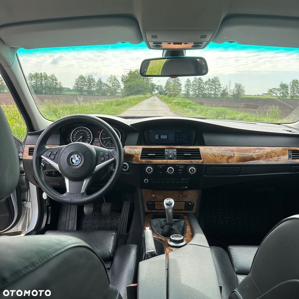 BMW Seria 5 520i - 10