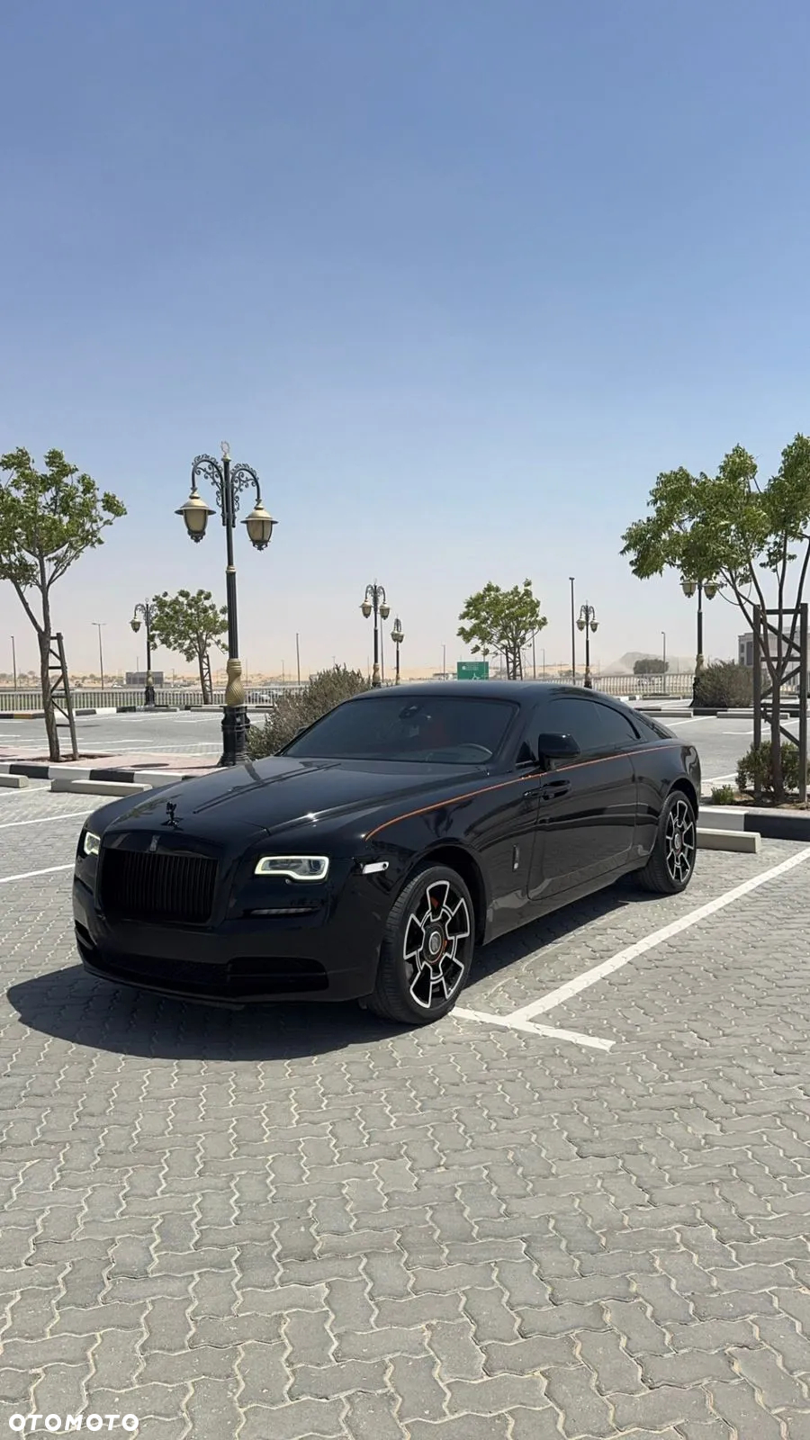 Rolls-Royce Wraith - 25