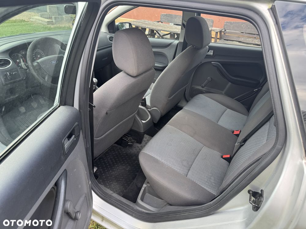 Ford Focus 1.6 TDCi DPF Ambiente - 12
