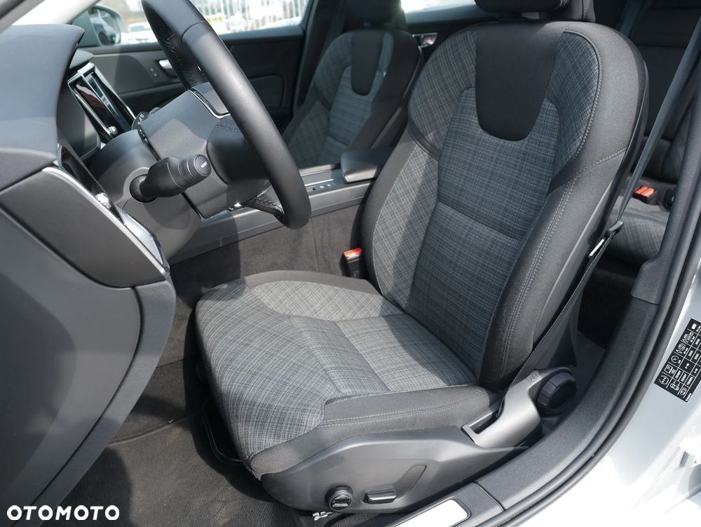Volvo V60 B3 B DKG Momentum Pro - 22