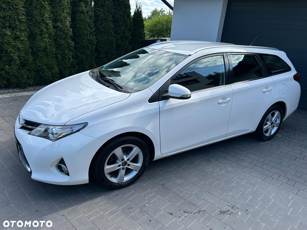 Toyota Auris 1.6 Premium - 2
