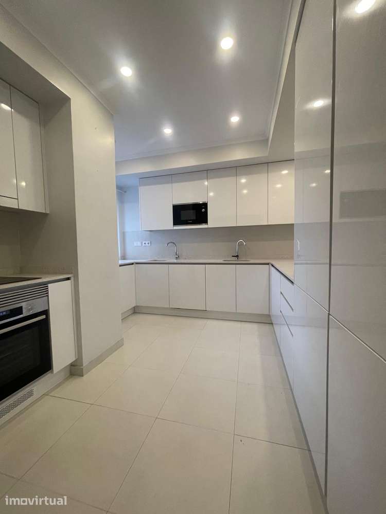 Arrendamento T4 Remodelado com 2 Casas de Banho,Campo Pequeno, Lisboa - Grande imagem: 2/25