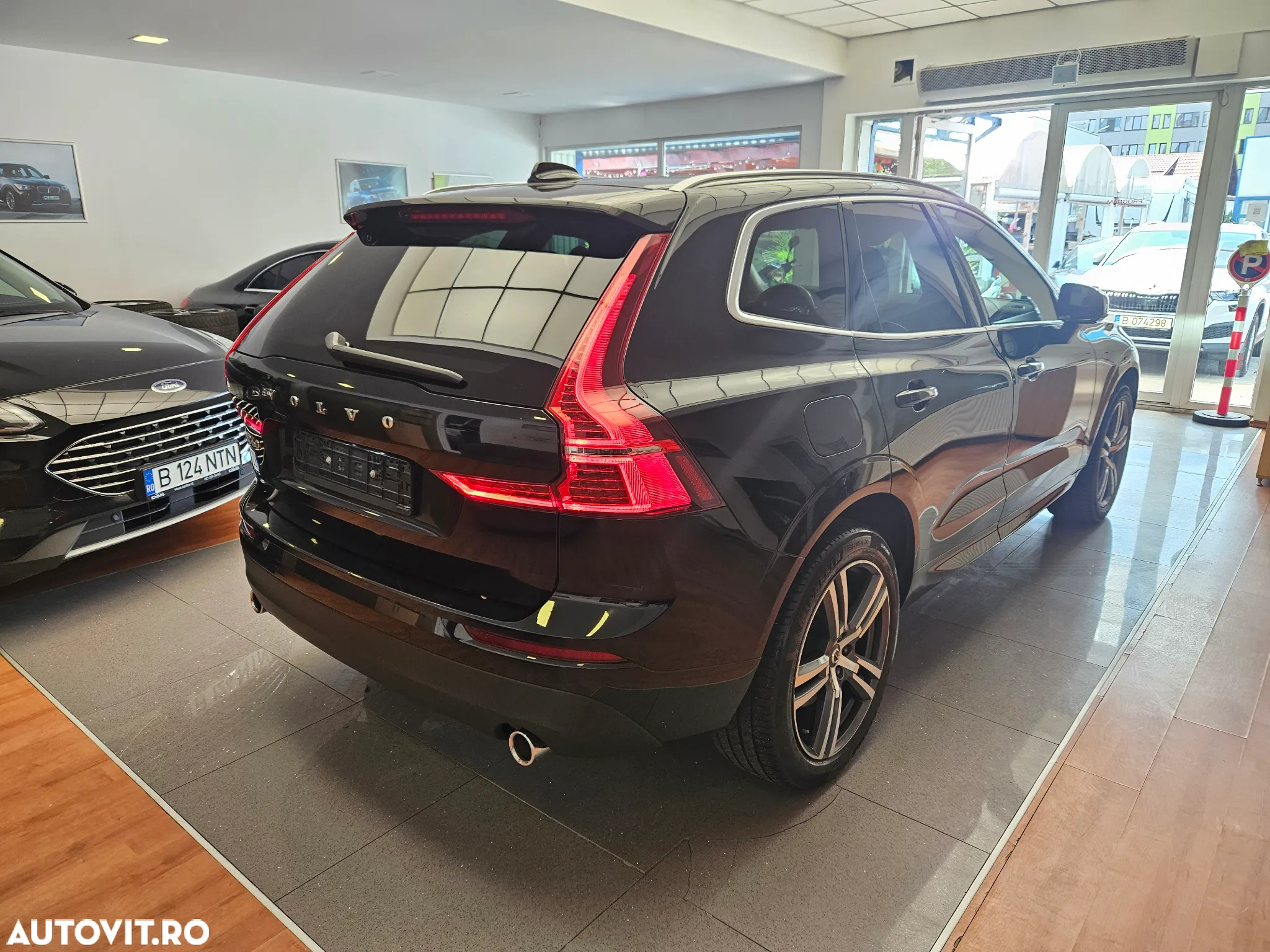 Volvo XC 60 B4 MHEV AT8 FWD Momentum Pro - 5