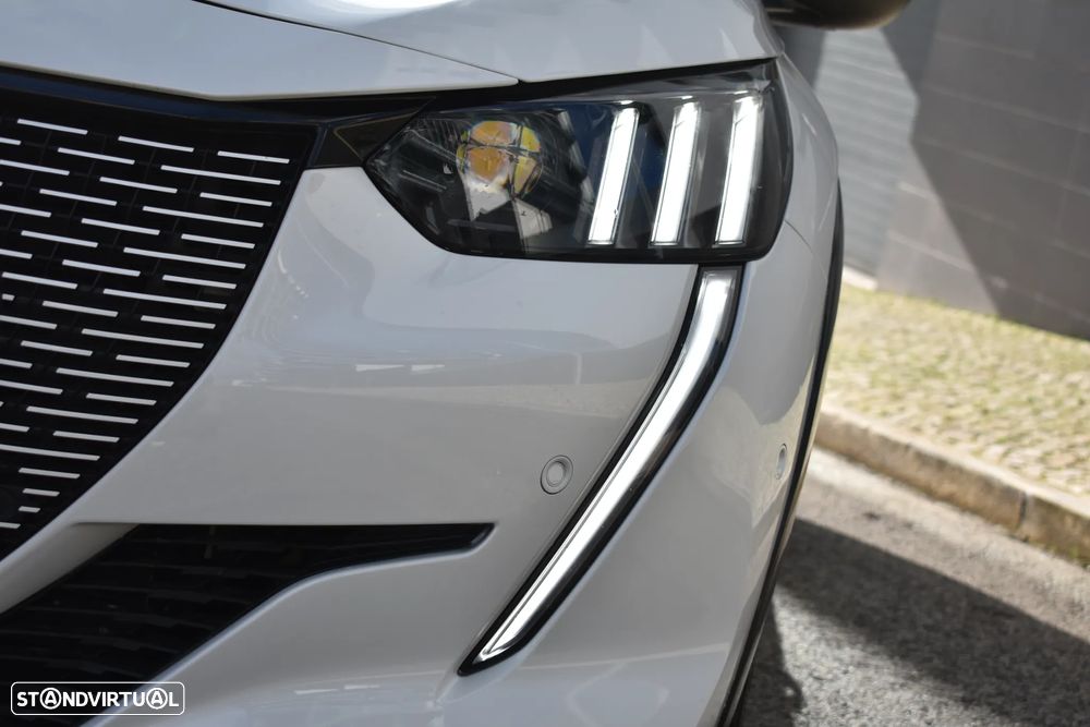 Peugeot e-208 GT - 17