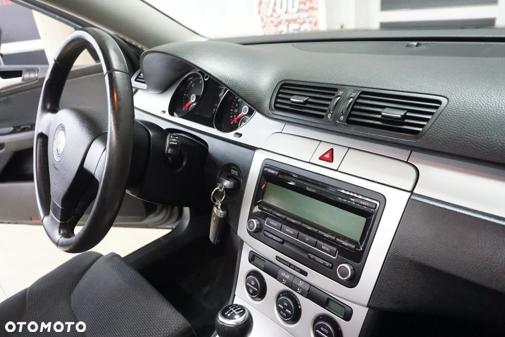 Volkswagen Passat Variant 2.0 TDI DPF Comfortline Blue Motion Technology - 22