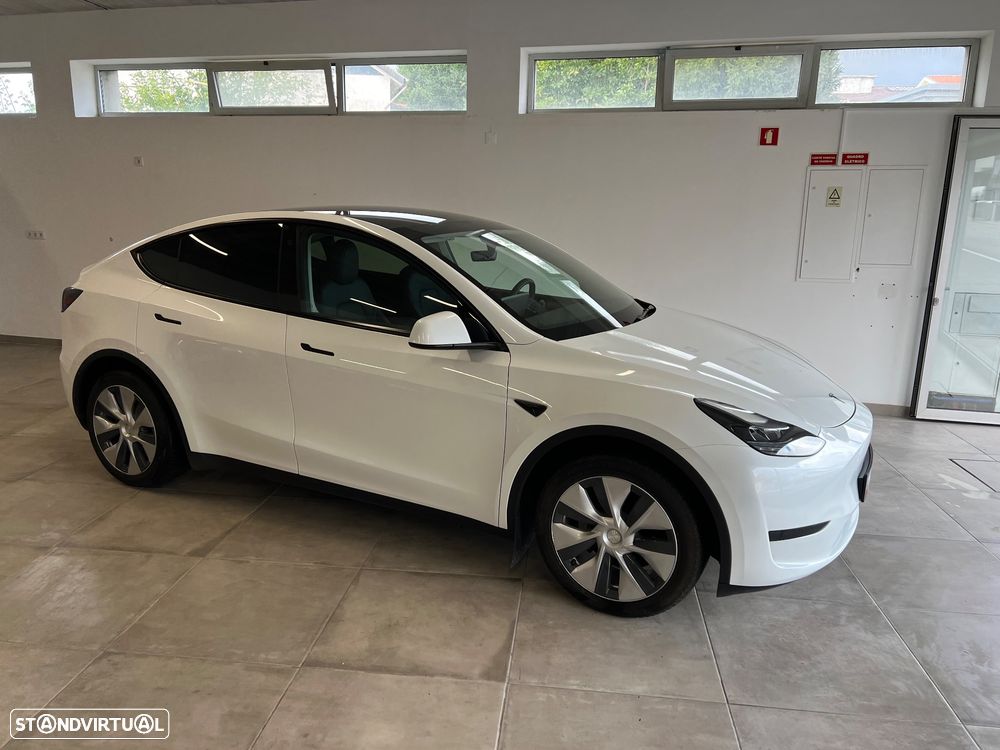 Tesla Model Y Standard RWD - 15