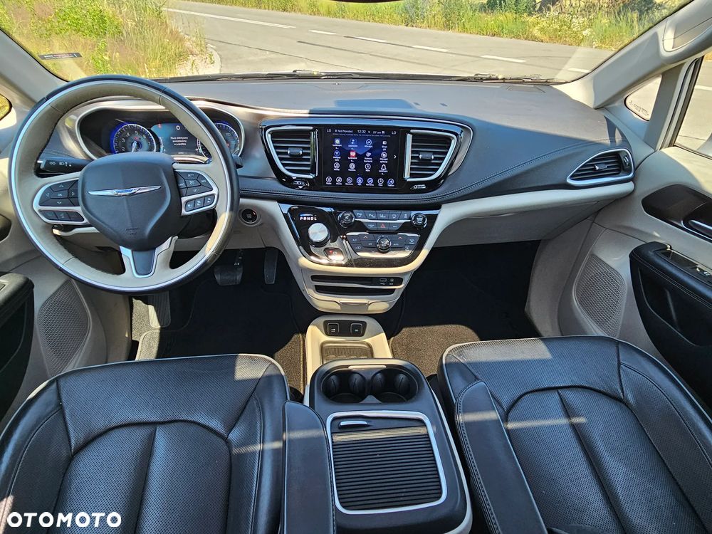 Chrysler Pacifica - 24