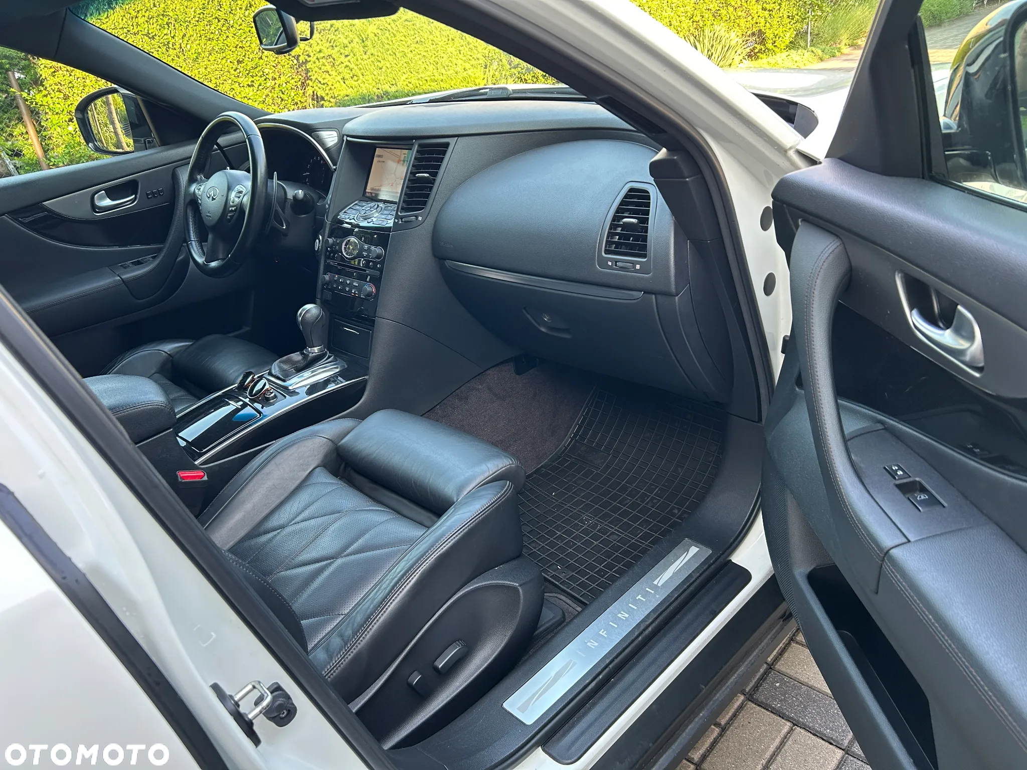 Infiniti QX70 3.7 S Premium - 13