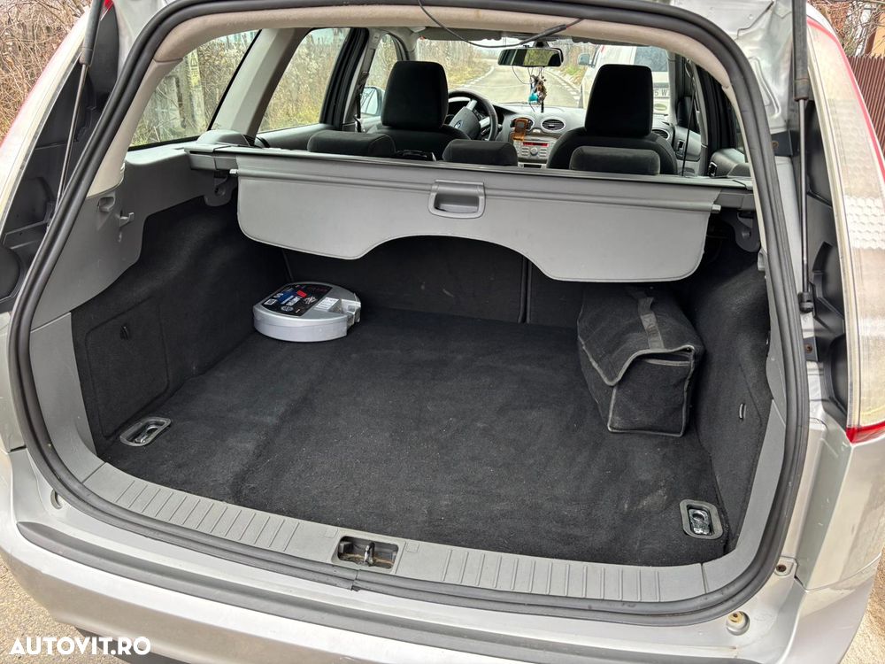 Ford Focus - 8
