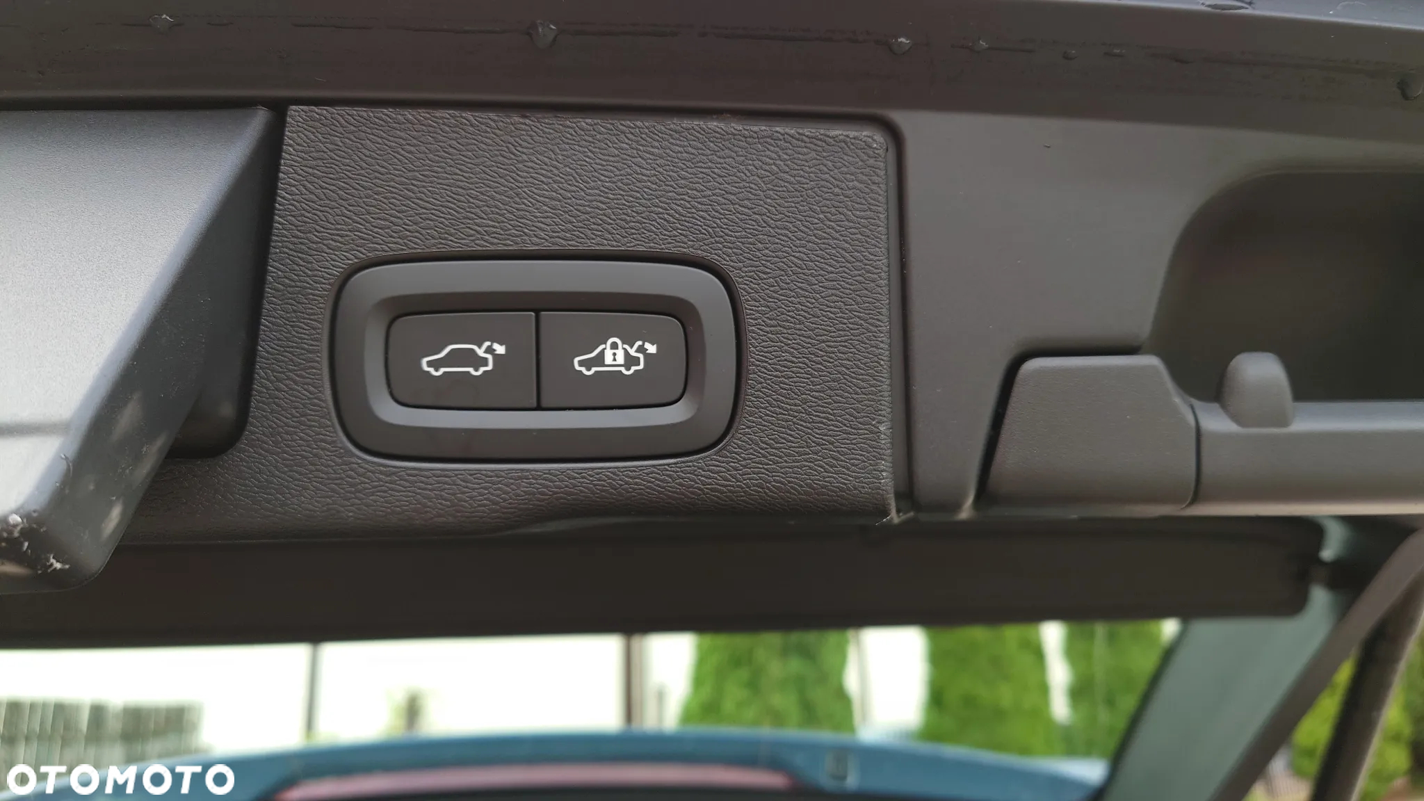 Volvo XC 60 T6 AWD Plug-in Hybrid Plus Dark - 19