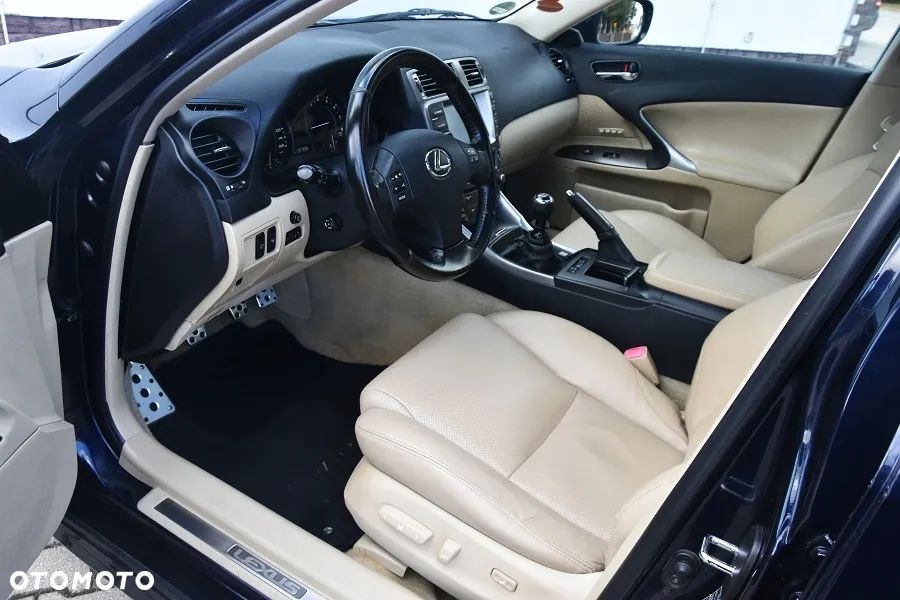 Lexus IS 250 Prestige - 14