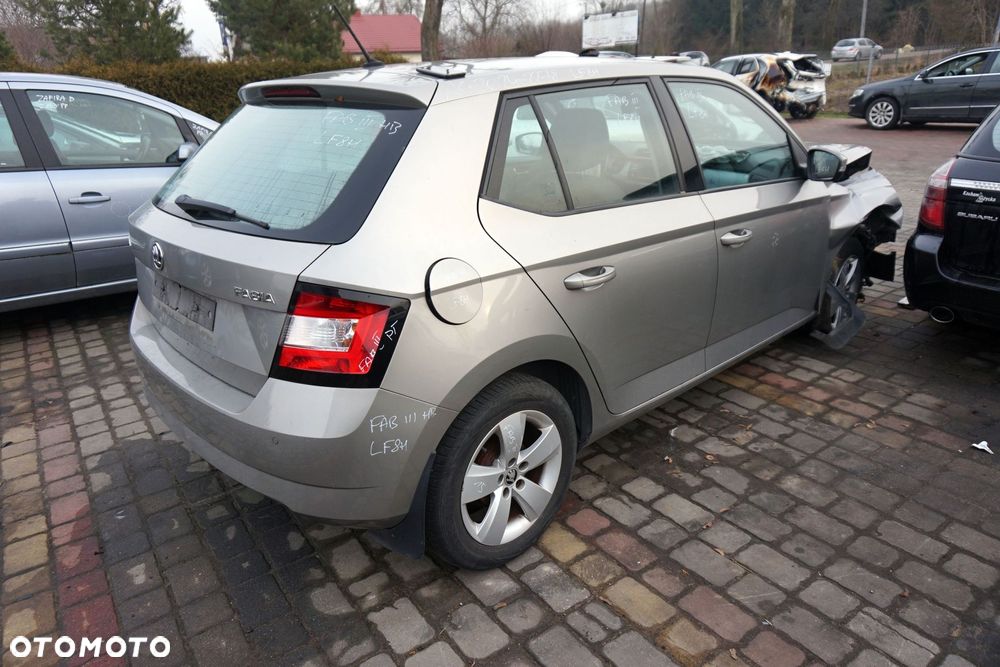 SKODA FABIA III NJ3 5D HB 2015 LF8H 1.0 12V CHYB 75KM QAE BEŻOWY na części - 5
