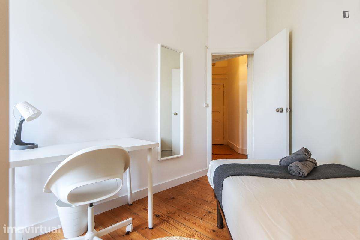 Quarto - localizado em Arroios Lisbon - Grande imagem: 4/17